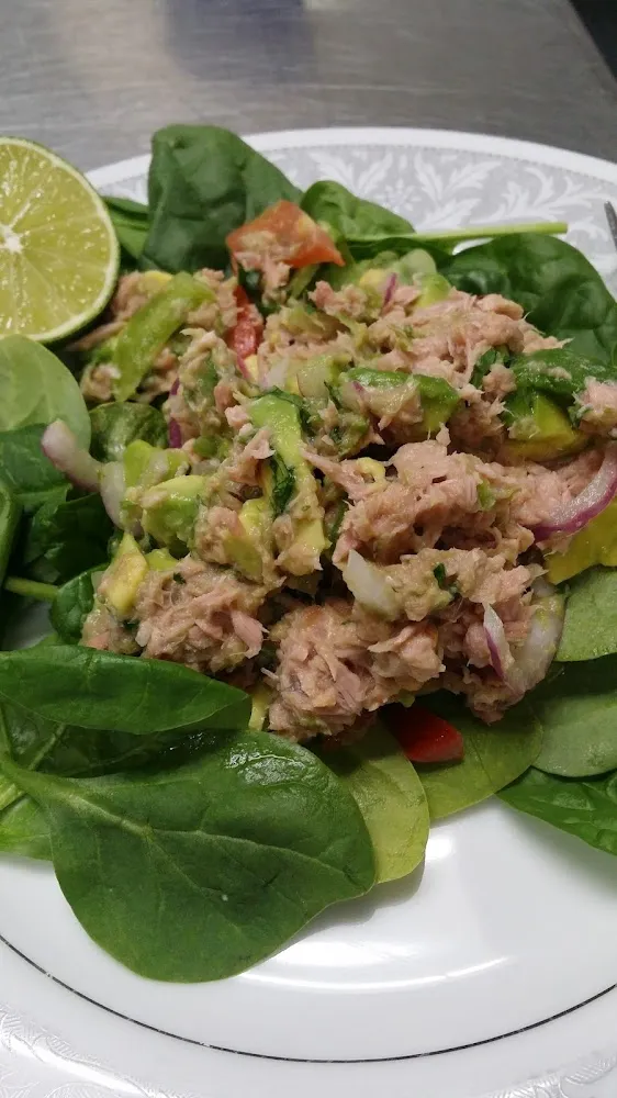 Tuna and Spinach Salad Made to Order